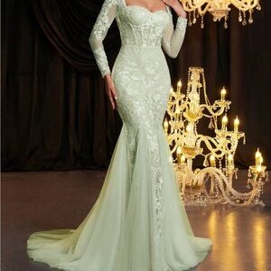 Elegant Lace Evening Gown in Cream